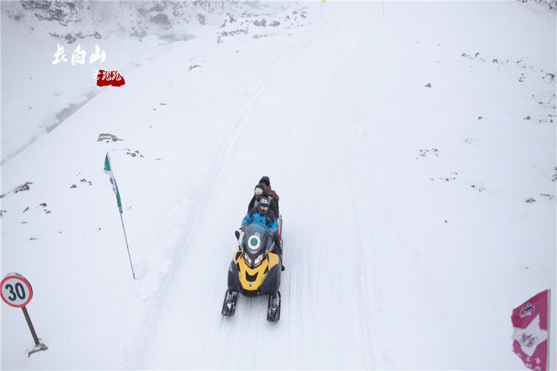 在零下30°的长白山 玩雪泡温泉是怎样一种体验(图14)